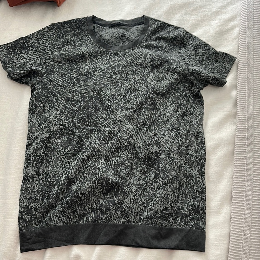 Lululemon swiftly t shirt